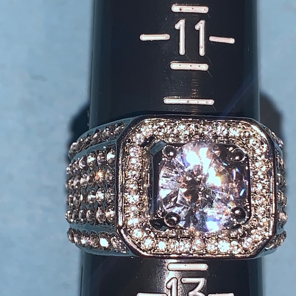 18K White Gold Plated Cubic Zirconia Ring Bling! - Picture 6 of 7